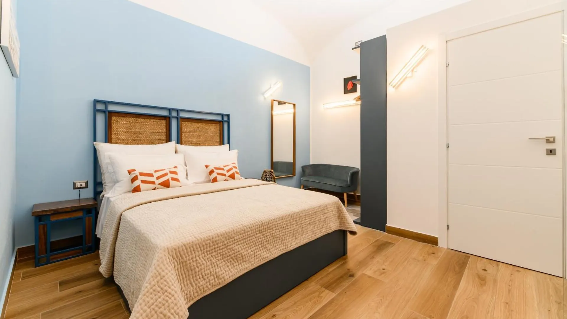 Nea Domus Santa Monica Apartment Naples